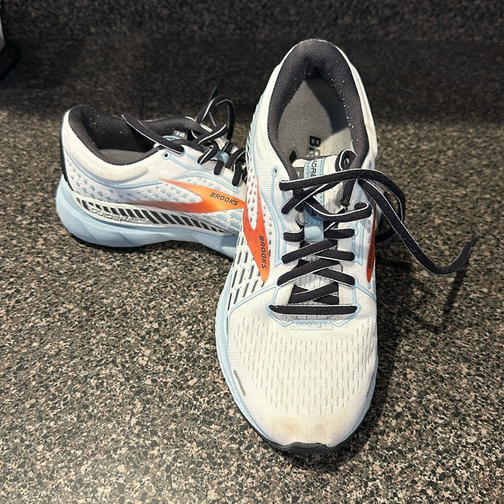 Women’s size 7.5 Brooks Adrenaline 21